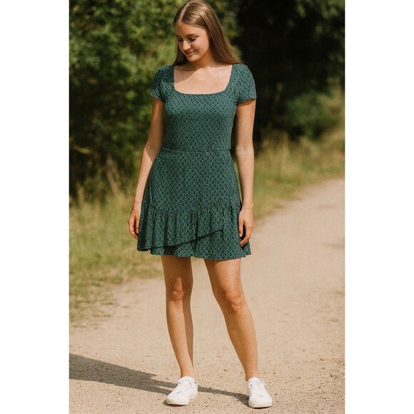 Free People Green and Blue Geometric Pattern Ruffle Skirt Sz 2 - Picture 1 of 7